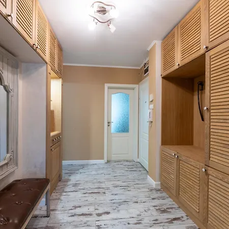 Apartment Spacious 2br With Garage In Chataldzha