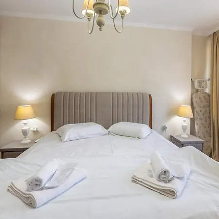 Spacious 2br With Garage In Chataldzha Apartment Warna