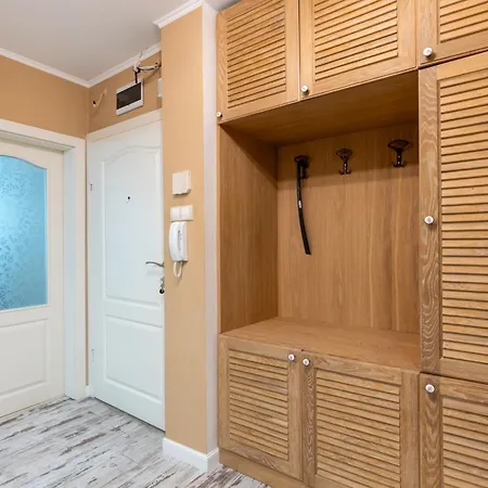 Apartment Spacious 2br With Garage In Chataldzha